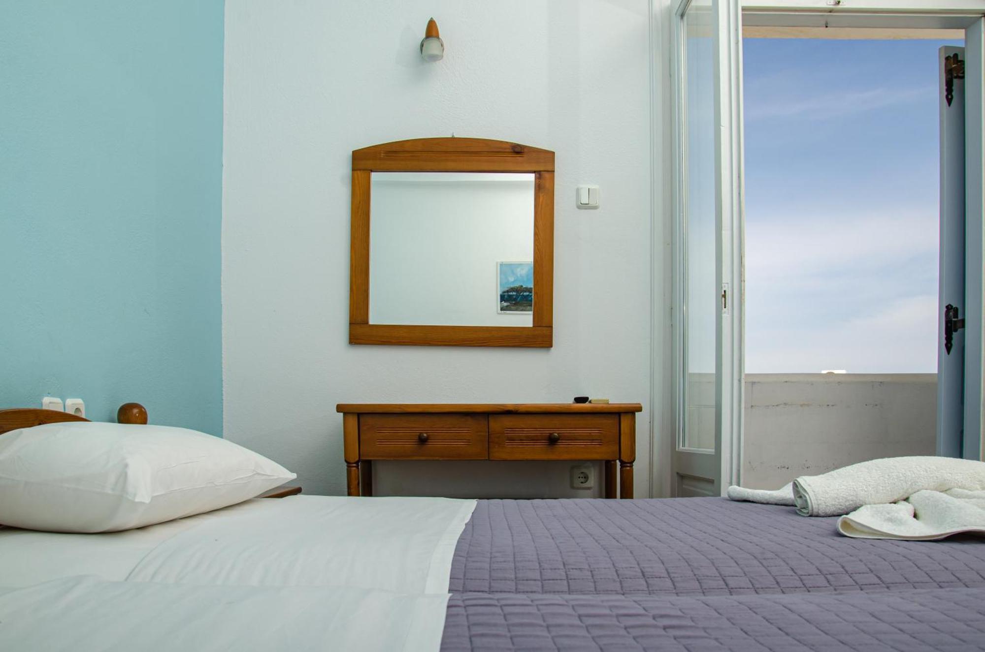 Hotel Livadia Parikia  Bagian luar foto